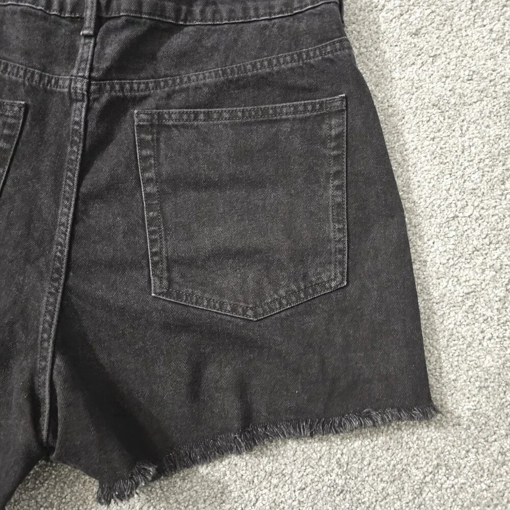 H&M ~ black ~ DENIM SHORTS ~ cotton ~ FRINGED HEM - Picture 7 of 9